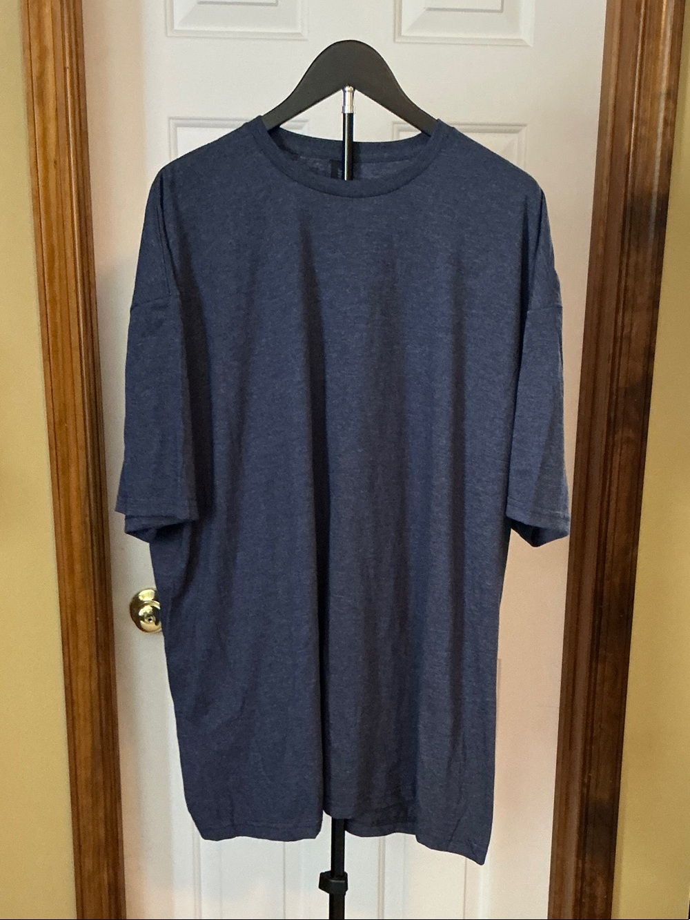 Gildan Men's Short Sleeve Crew T‑Shirt in Heather Navy